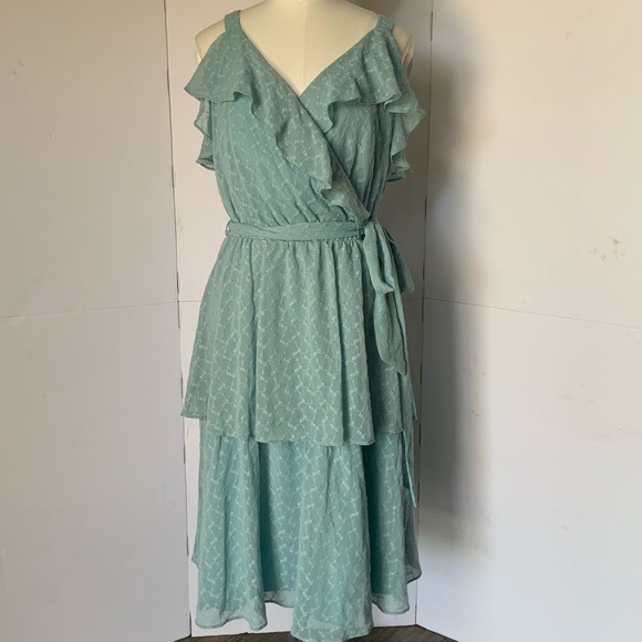 Gal Meets Glam | "Helena" lace dress - Picture 2 of 8